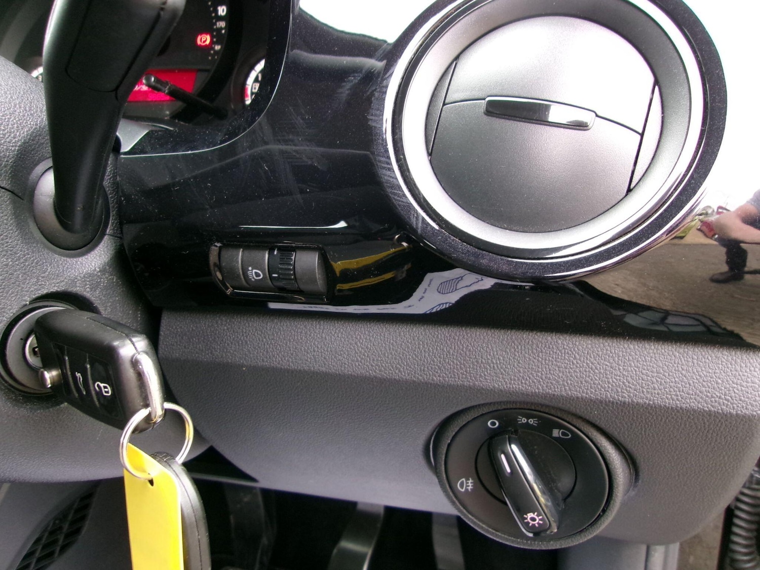 Used Volkswagen up! 2014 for sale - 78101342: Photo 8