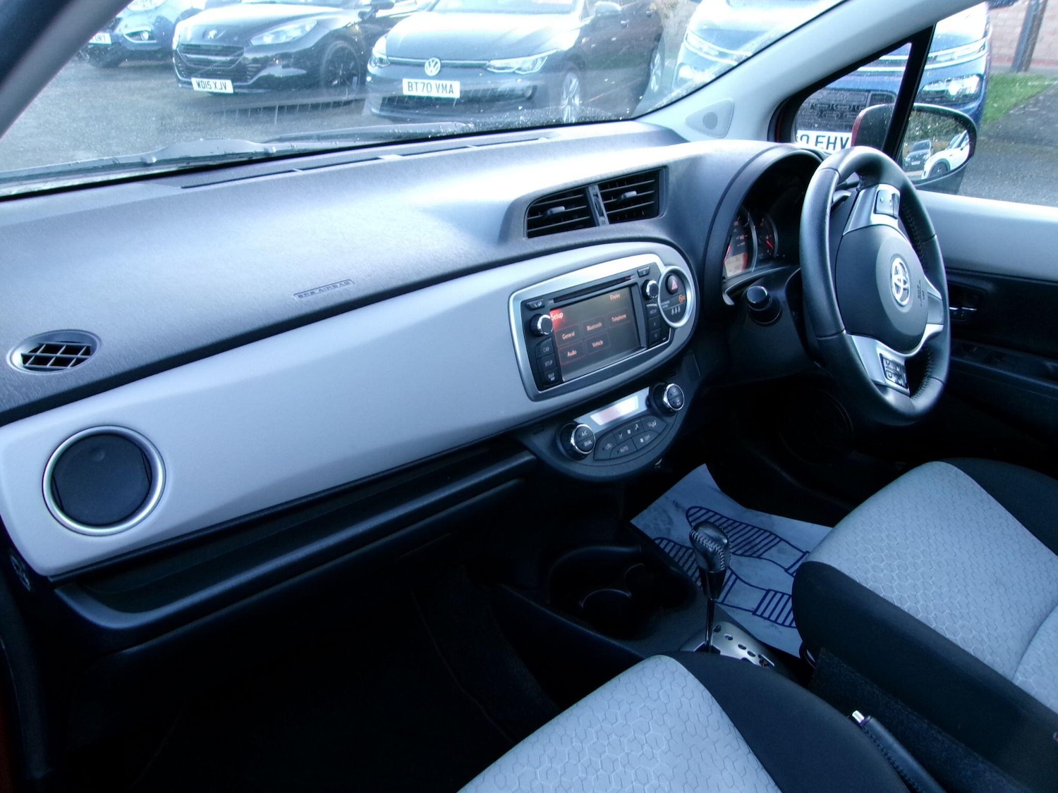 Used Toyota Yaris 2012 for sale - 77882223: Photo 16