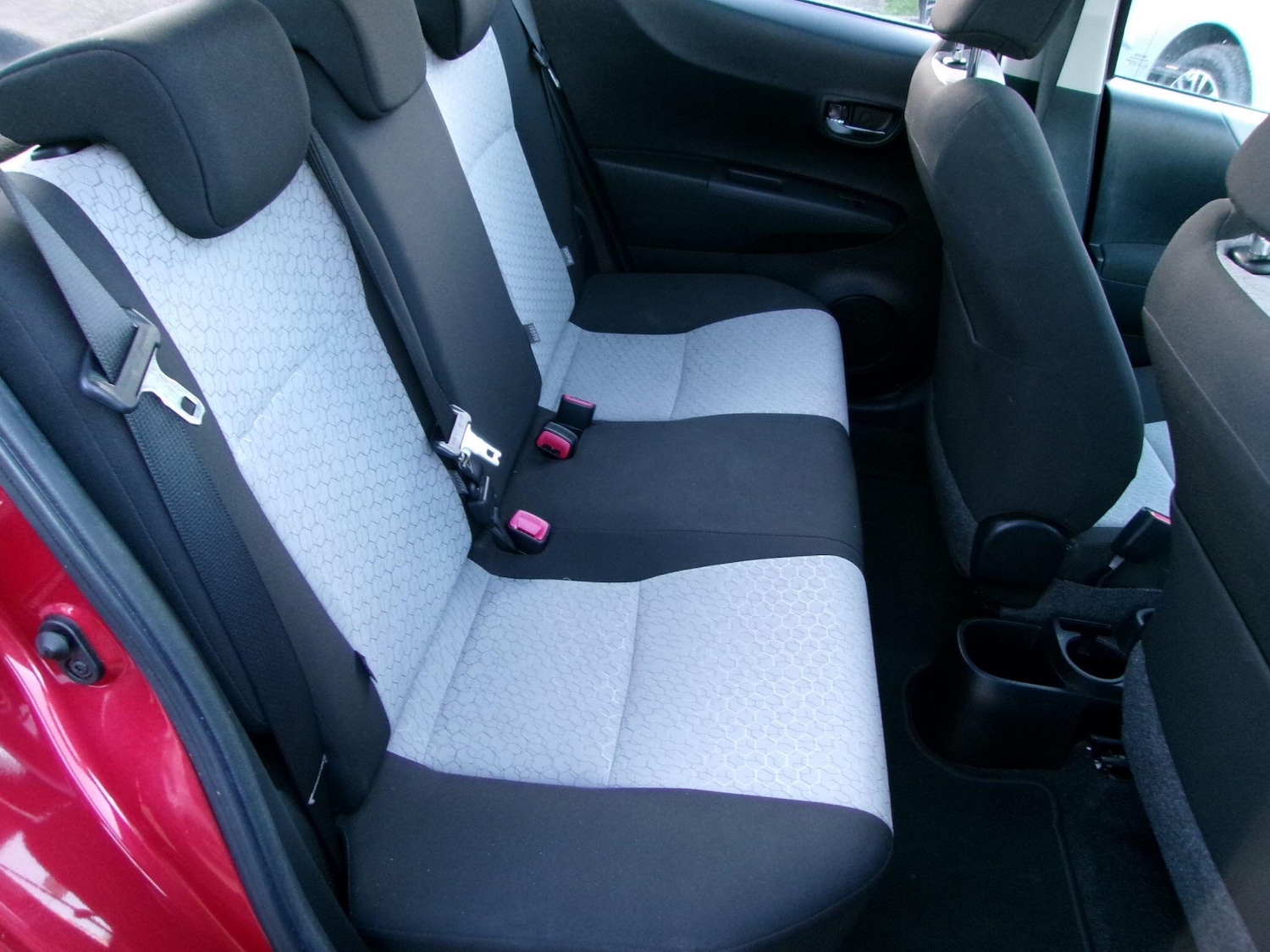 Used Toyota Yaris 2012 for sale - 77882223: Photo 17