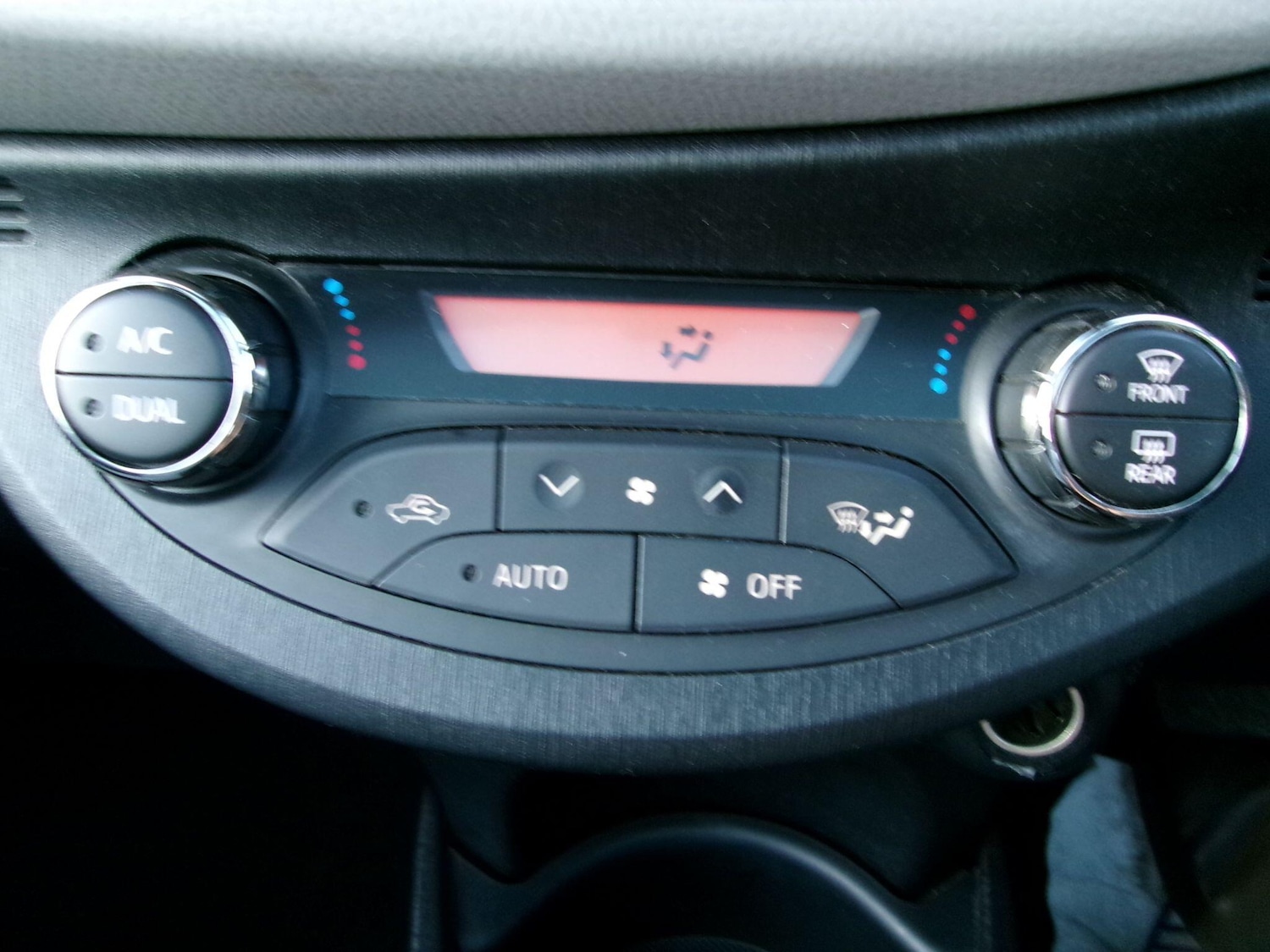 Used Toyota Yaris 2012 for sale - 77882223: Photo 24