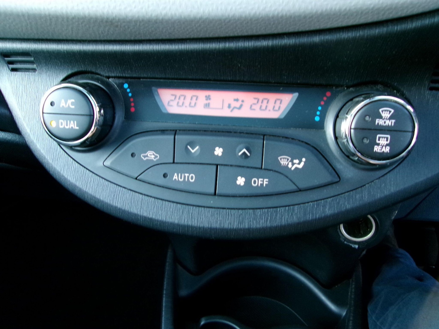 Used Toyota Yaris 2012 for sale - 77882223: Photo 27