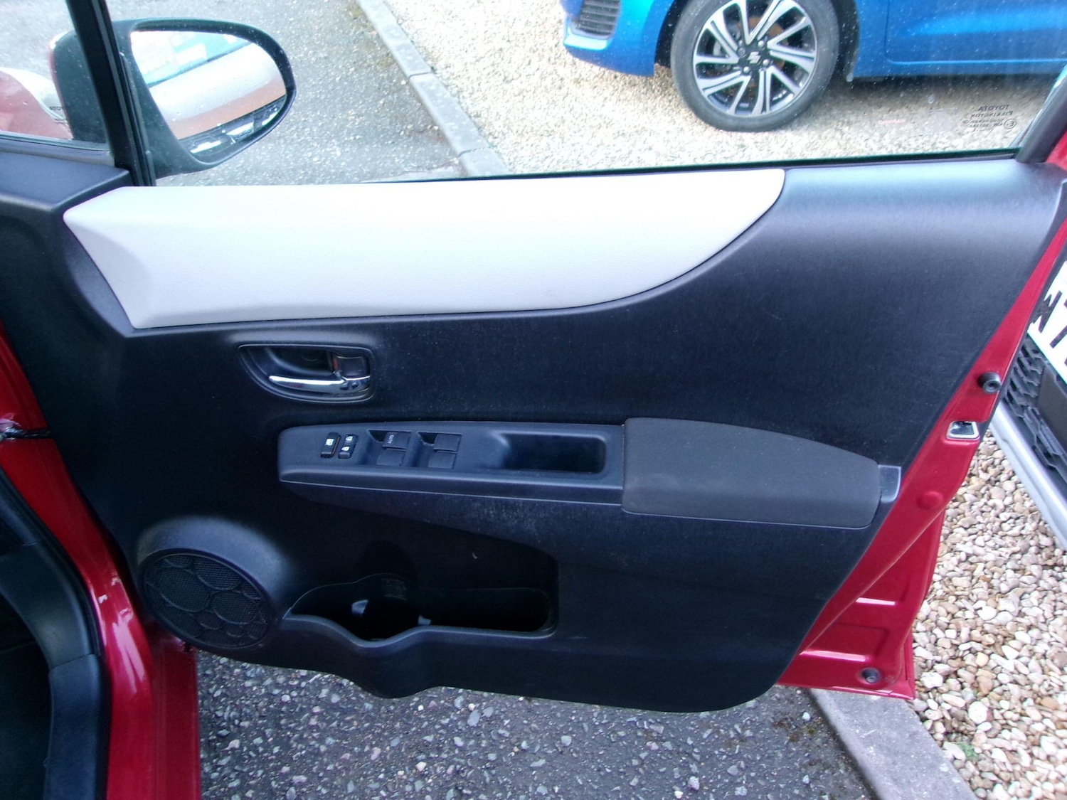 Used Toyota Yaris 2012 for sale - 77882223: Photo 30