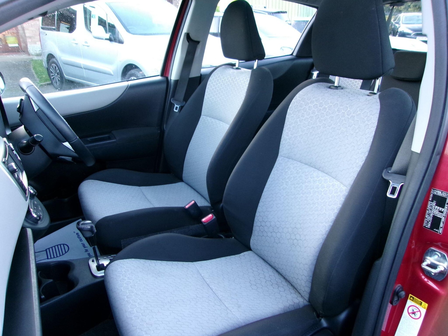 Used Toyota Yaris 2012 for sale - 77882223: Photo 51