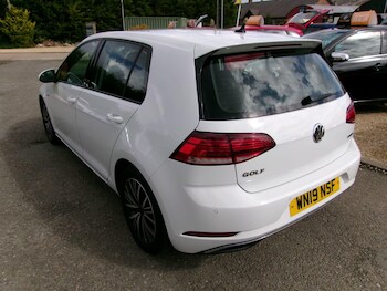 Used Volkswagen Golf 2019 for sale - 75940935: Photo