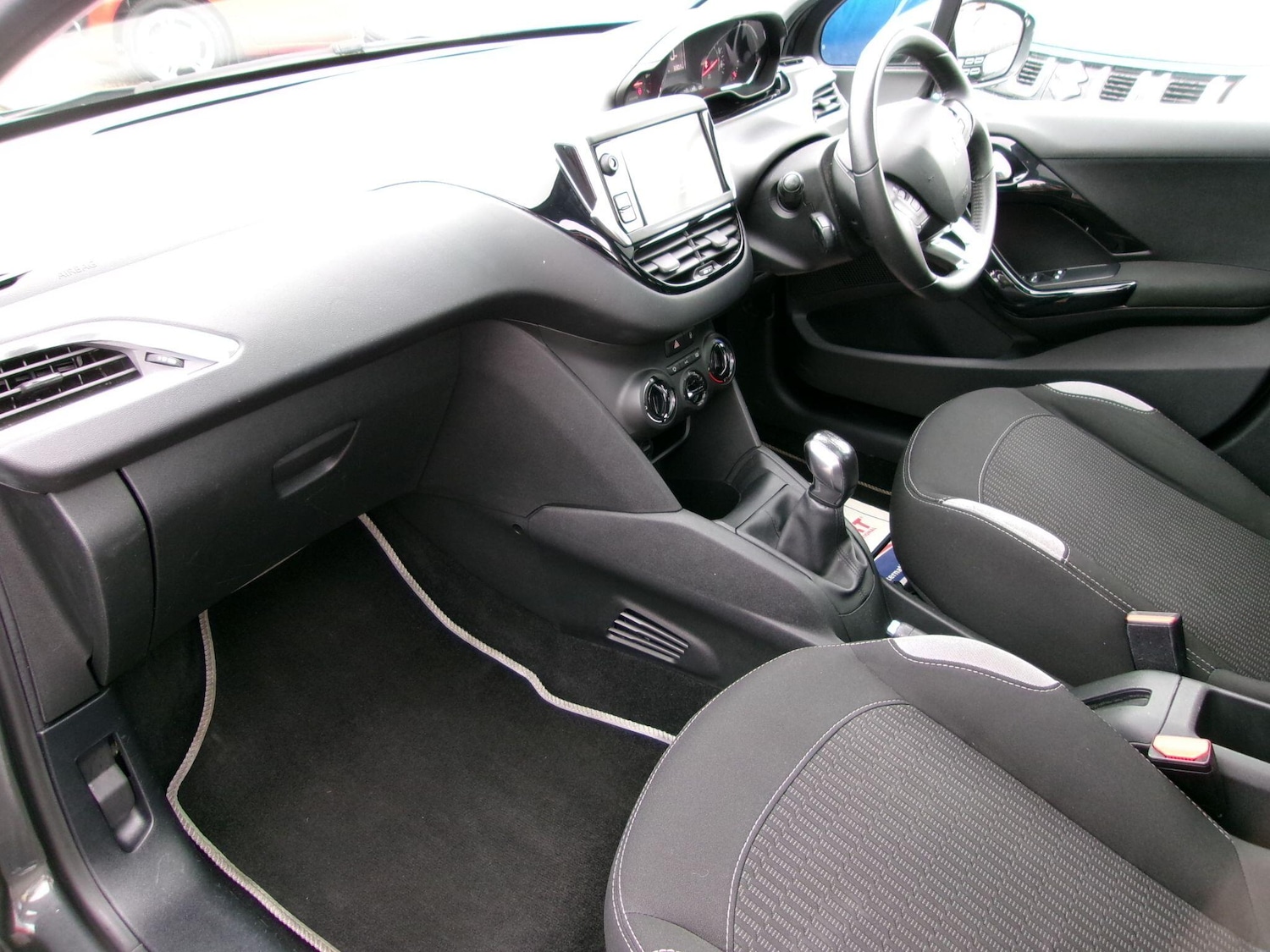 Used Peugeot 208 2015 for sale - 76424674: Photo 10