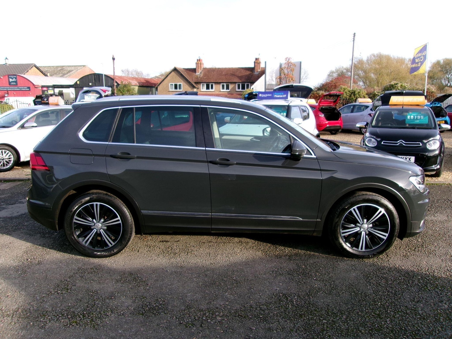 Used Volkswagen Tiguan 2017 for sale - 76572604: Photo 8