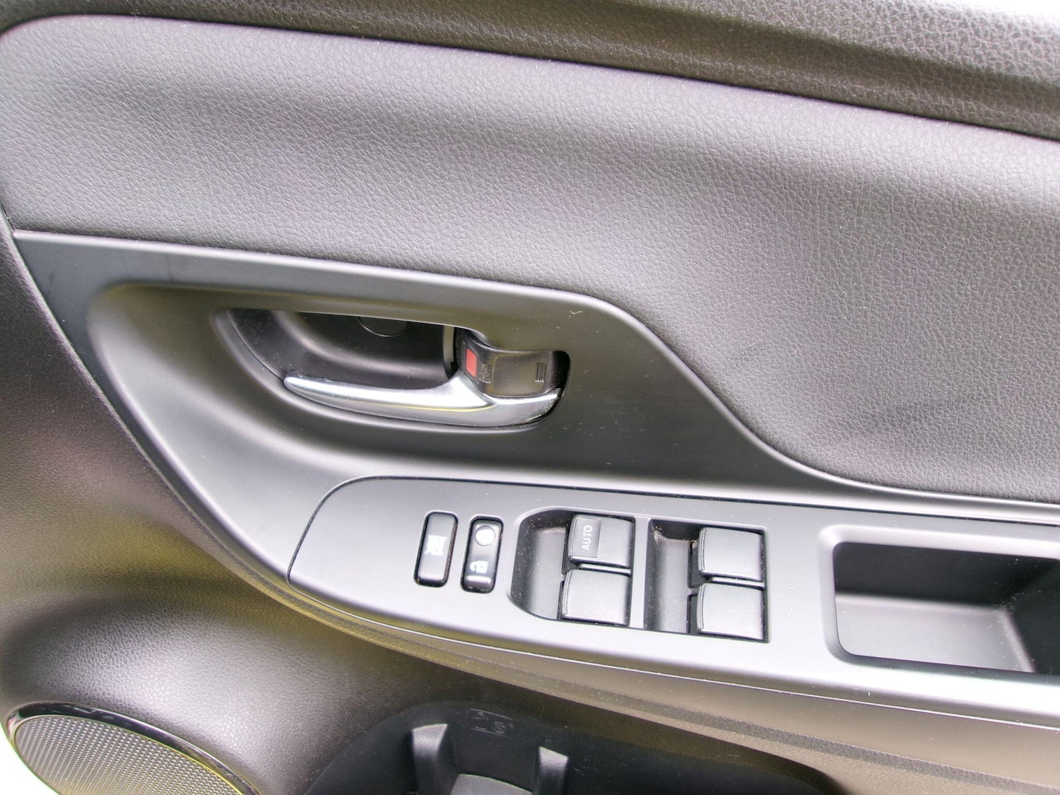 Used Toyota Yaris 2018 for sale - 76398841: Photo 18