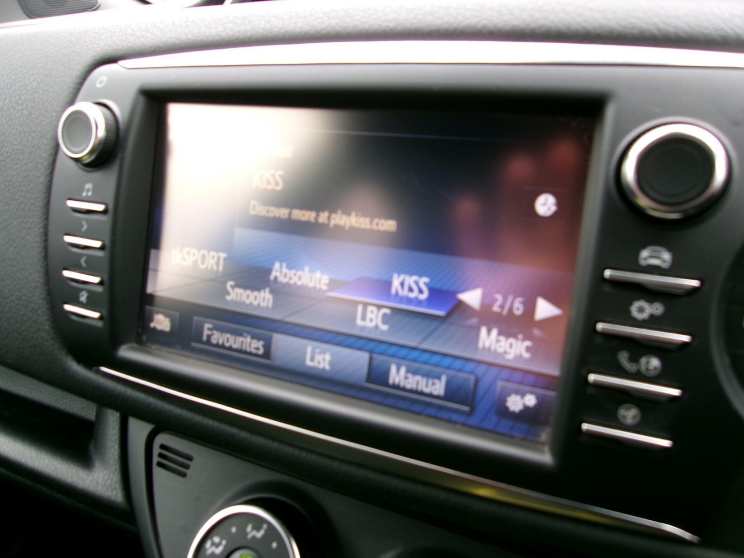 Used Toyota Yaris 2018 for sale - 76398841: Photo 30