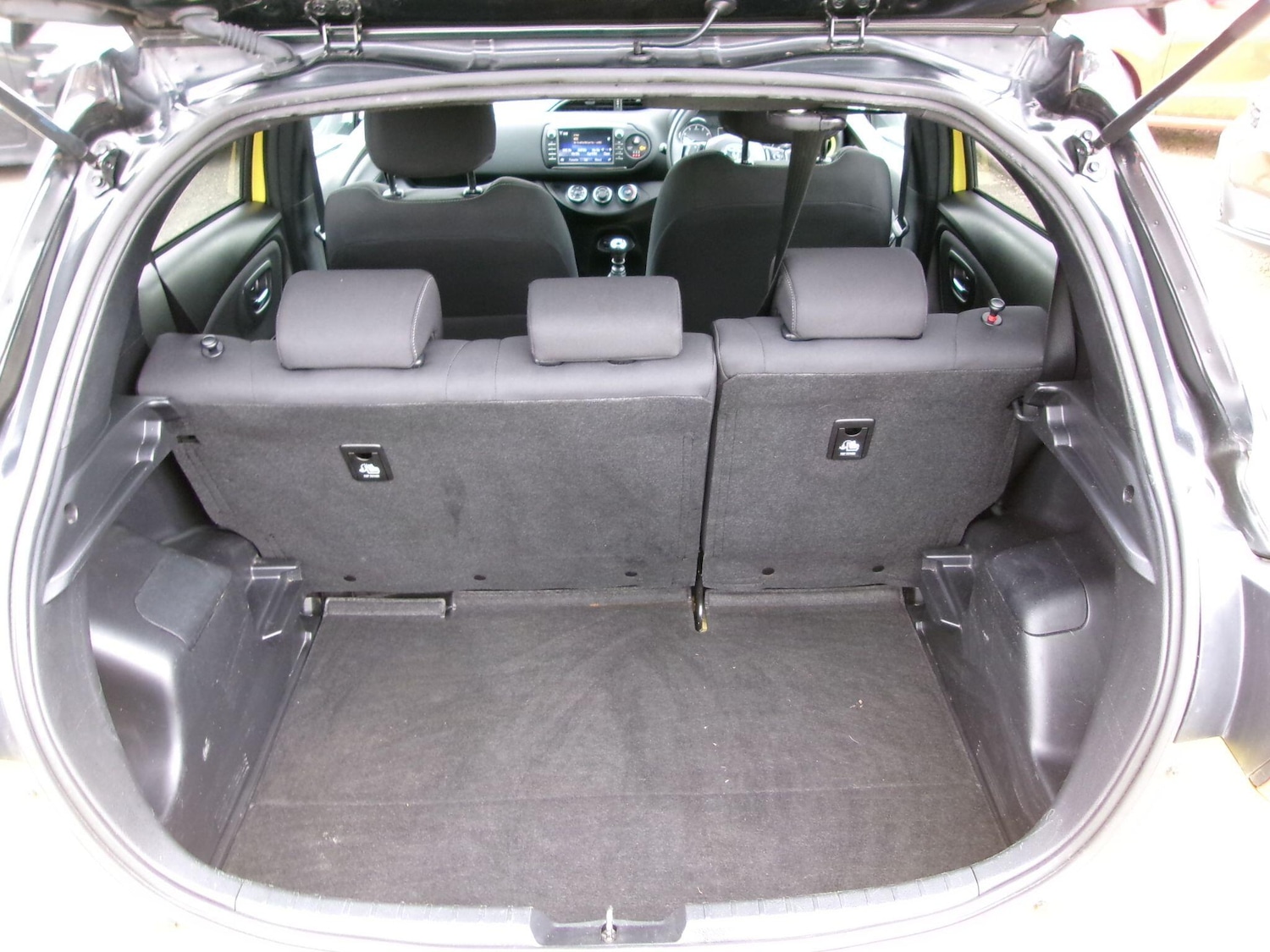 Used Toyota Yaris 2018 for sale - 76398841: Photo 33