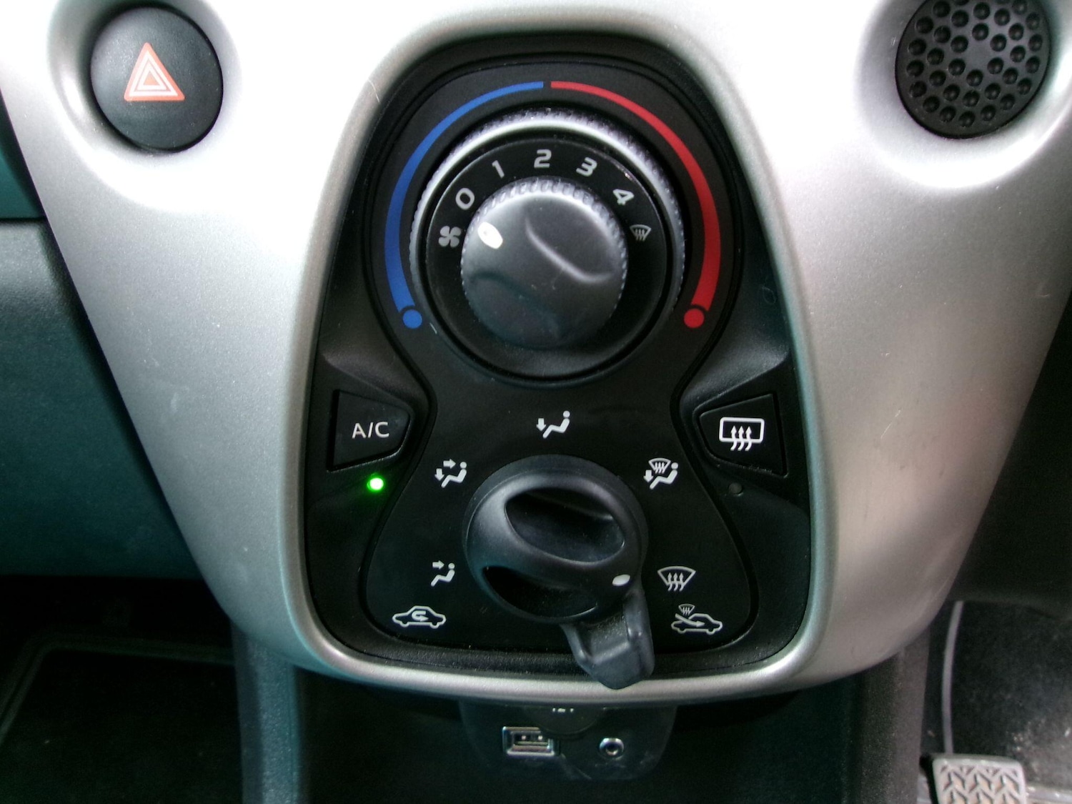 Used Toyota AYGO 2015 for sale - 76083842: Photo 17