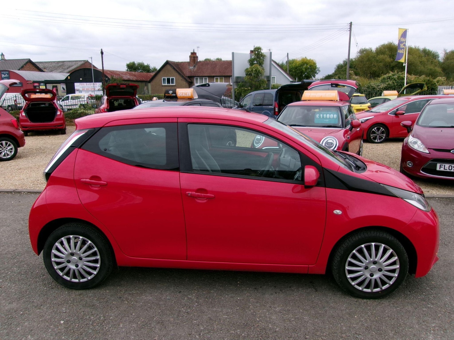 Used Toyota AYGO 2015 for sale - 76083842: Photo 8
