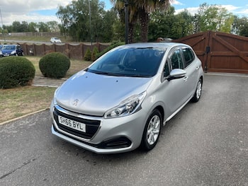 Used Peugeot 208 2016 for sale - 79802852: Photo