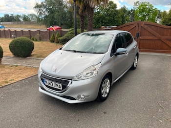 Used Peugeot 208 2013 for sale - 79459925: Photo