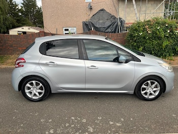 Used Peugeot 208 2013 for sale - 79459925: Photo