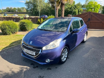 Used Peugeot 208 2013 for sale - 79459420: Photo