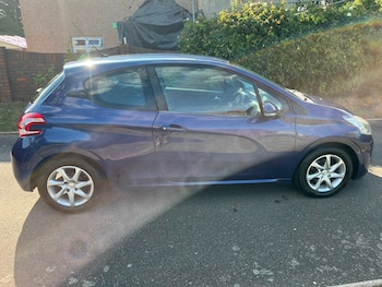 Used Peugeot 208 2013 for sale - 79459420: Photo