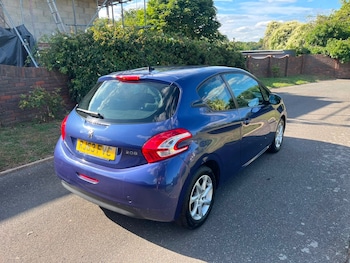 Used Peugeot 208 2013 for sale - 79459420: Photo