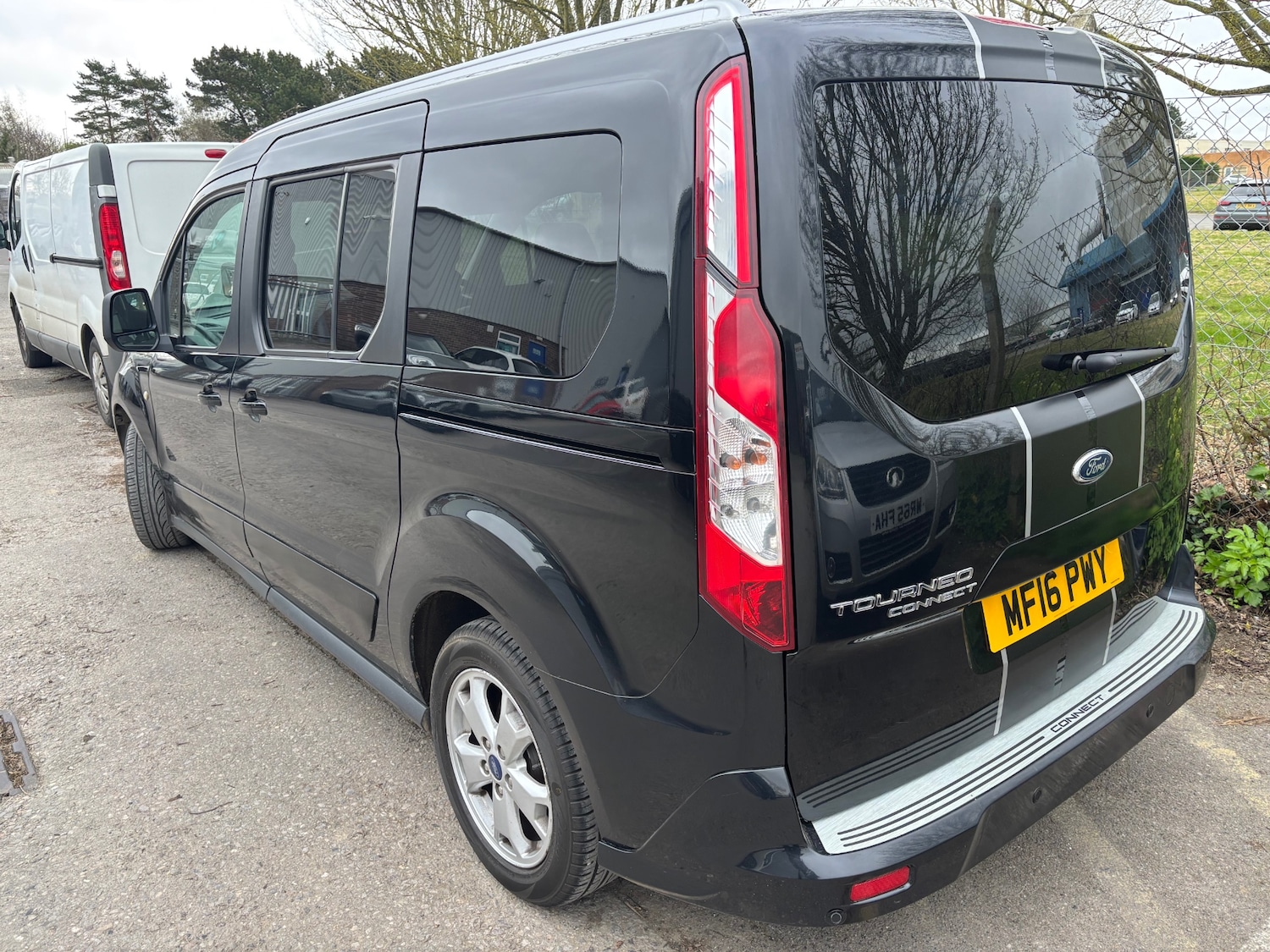 Used Ford Grand Tourneo Connect 2016 for sale - 77974189: Photo 4