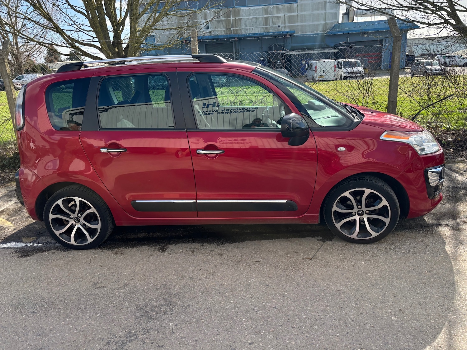 Used Citroen C3 Picasso 2016 for sale - 77831716: Photo 2