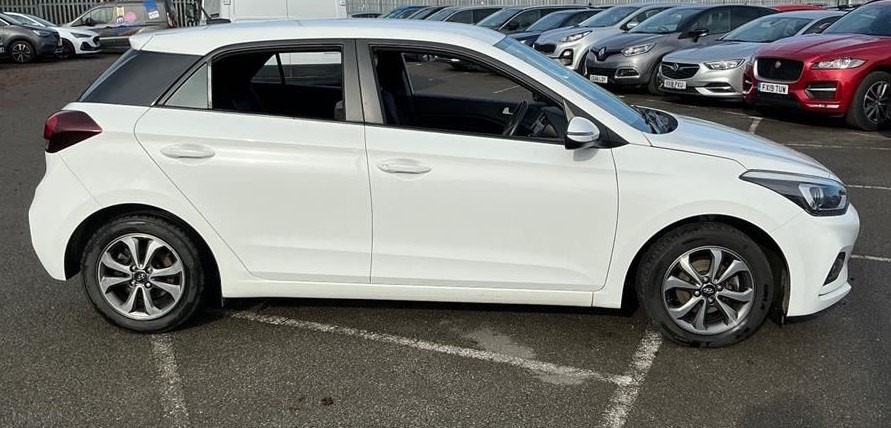 Used Hyundai i20 2020 for sale - 77888565: Photo 2