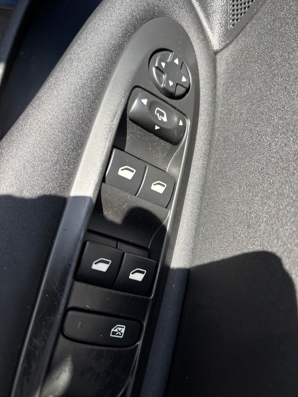 Used Citroen C4 2015 for sale - 75535378: Photo 40