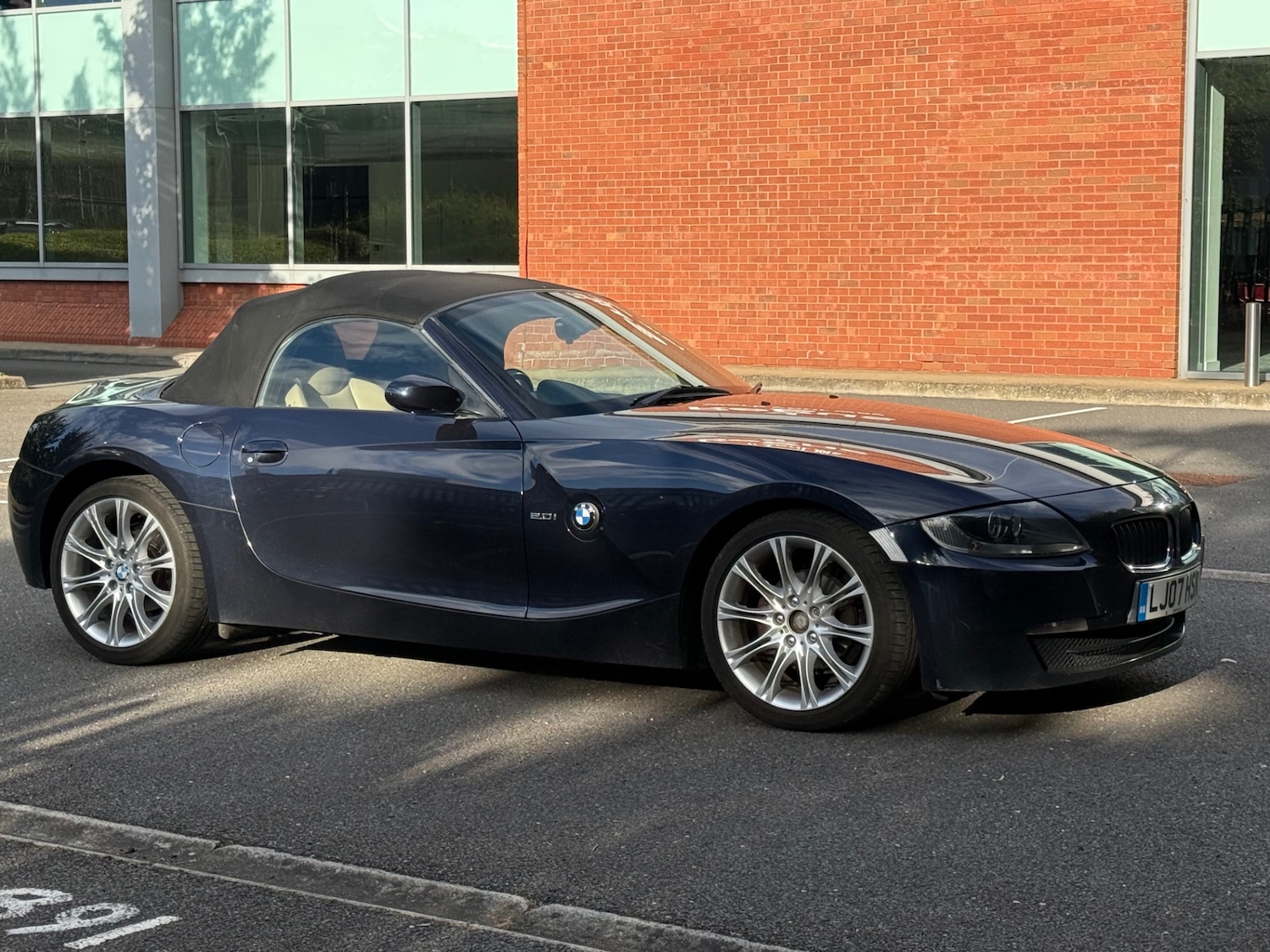 BMW Z4 2.0i Sport Convertible 2dr Petrol Manual Euro 4 (150 ps) — photo 3 of 40