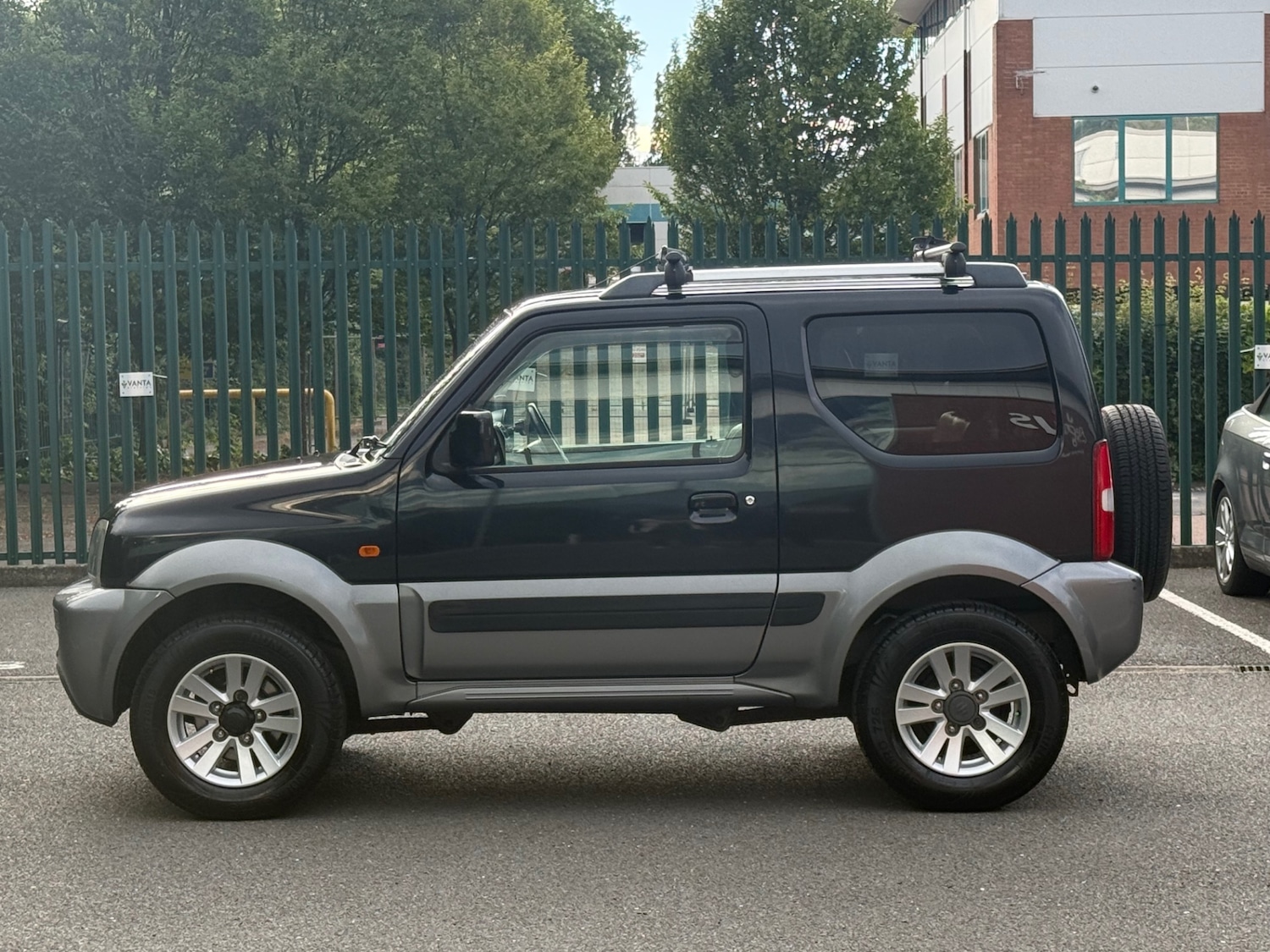 Suzuki Jimny 1.3 SZ4 SUV 3dr Petrol Automatic (181 g/km, 83 bhp) — photo 10 of 46