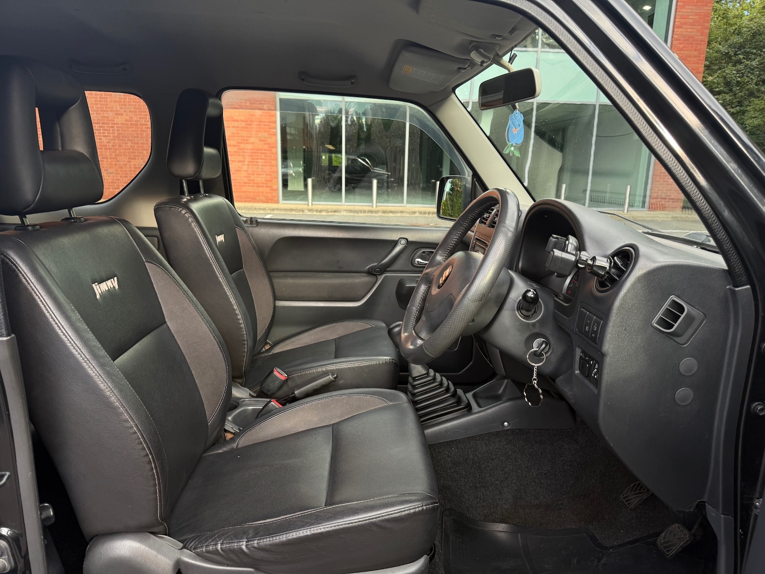 Suzuki Jimny 1.3 SZ4 SUV 3dr Petrol Automatic (181 g/km, 83 bhp) — photo 31 of 46
