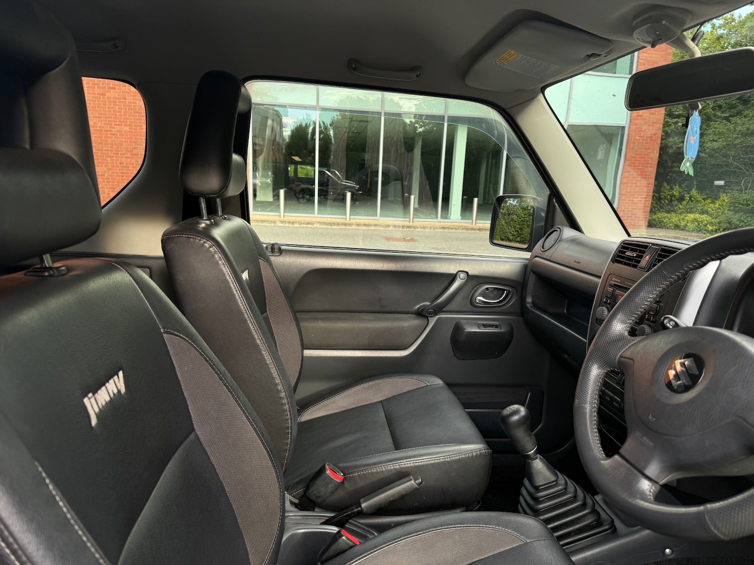 Suzuki Jimny 1.3 SZ4 SUV 3dr Petrol Automatic (181 g/km, 83 bhp) — photo 33 of 46