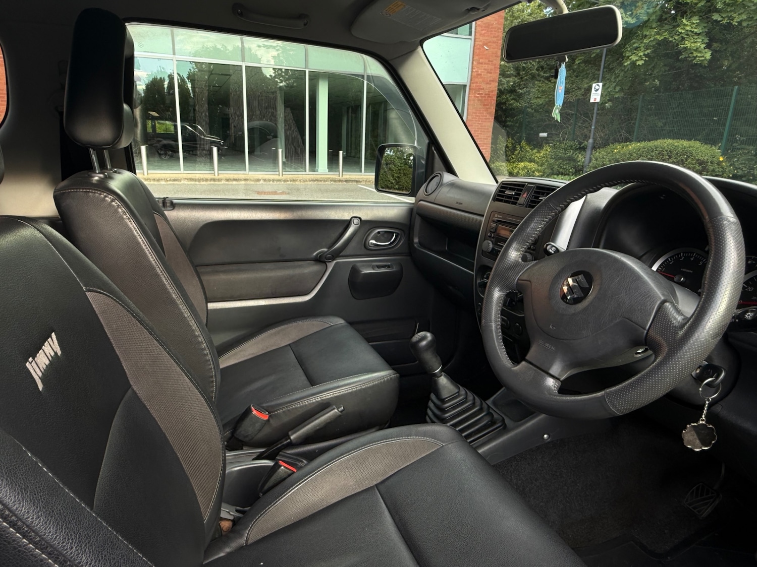 Suzuki Jimny 1.3 SZ4 SUV 3dr Petrol Automatic (181 g/km, 83 bhp) — photo 34 of 46