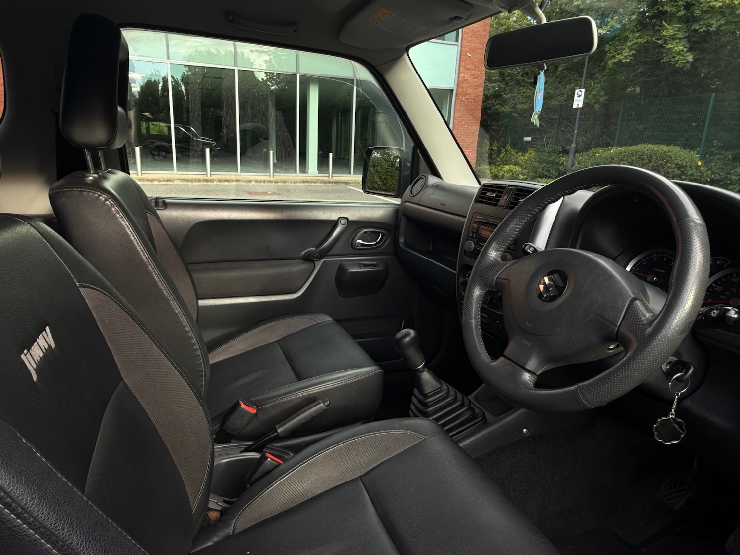 Suzuki Jimny 1.3 SZ4 SUV 3dr Petrol Automatic (181 g/km, 83 bhp) — photo 37 of 46