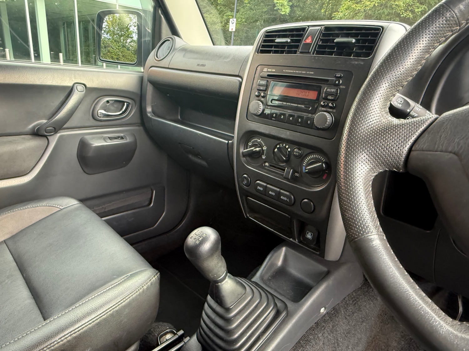 Suzuki Jimny 1.3 SZ4 SUV 3dr Petrol Automatic (181 g/km, 83 bhp) — photo 38 of 46