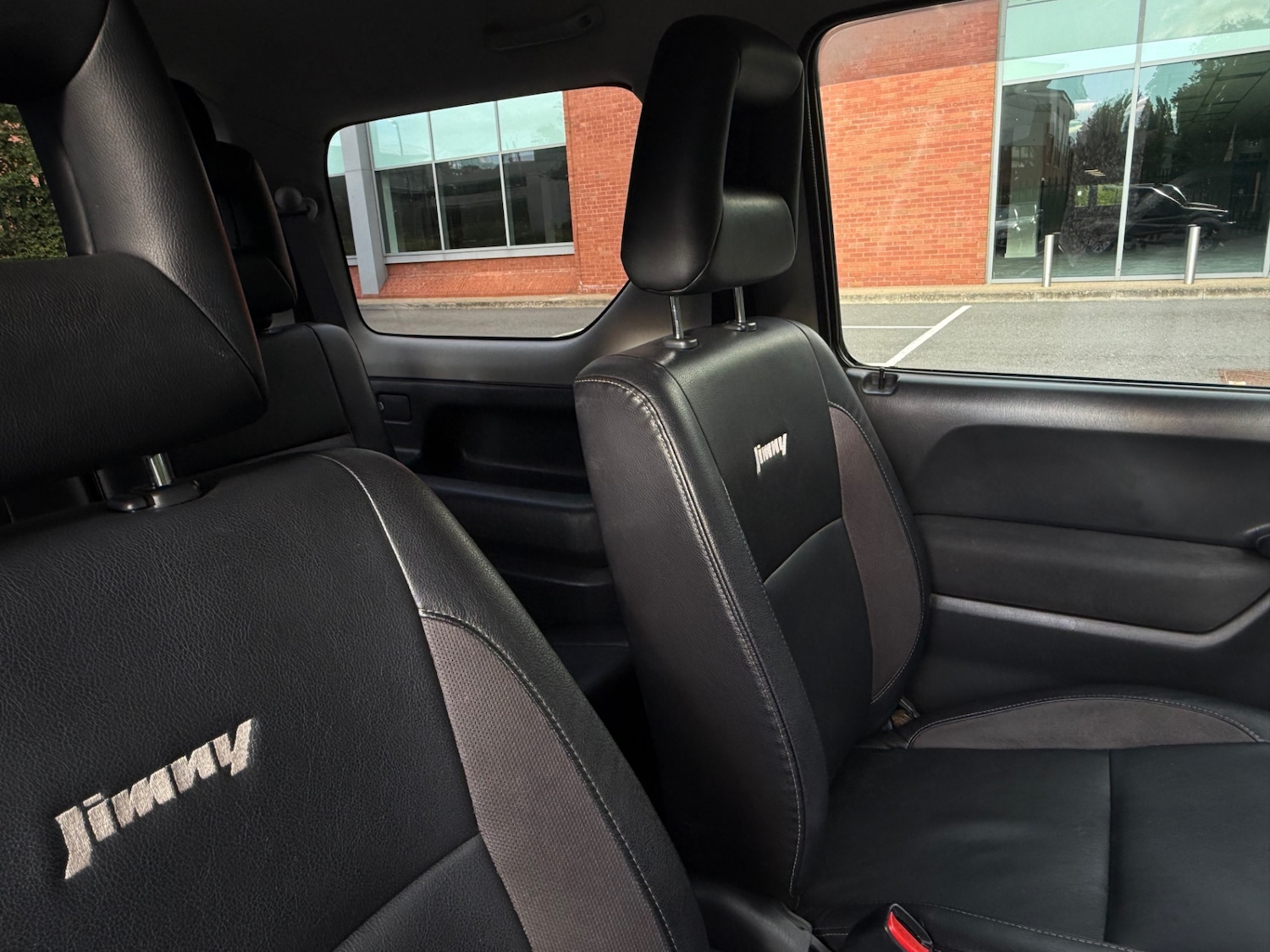 Suzuki Jimny 1.3 SZ4 SUV 3dr Petrol Automatic (181 g/km, 83 bhp) — photo 40 of 46