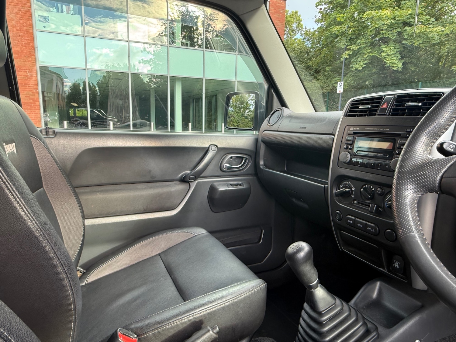 Suzuki Jimny 1.3 SZ4 SUV 3dr Petrol Automatic (181 g/km, 83 bhp) — photo 41 of 46