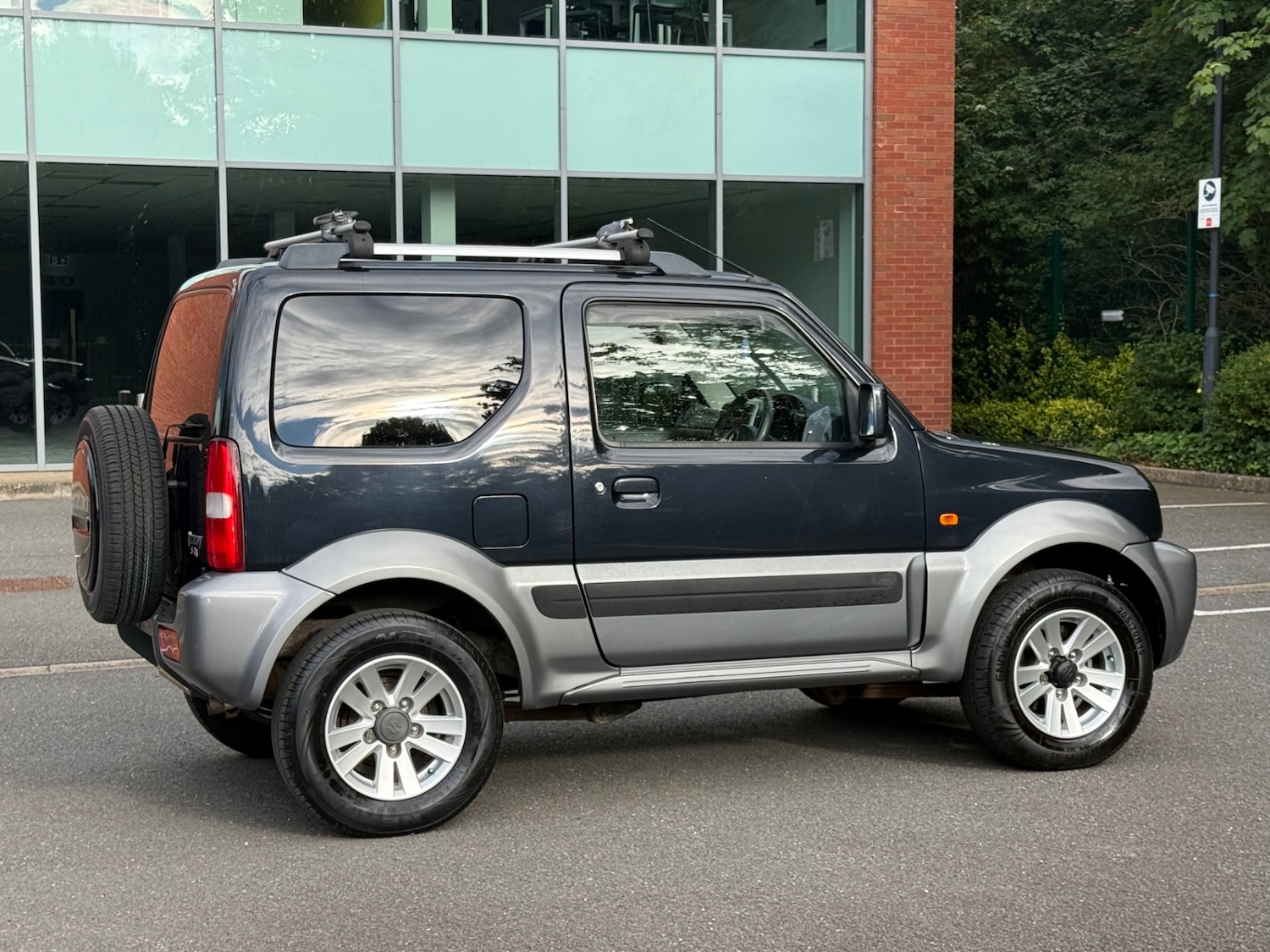 Suzuki Jimny 1.3 SZ4 SUV 3dr Petrol Automatic (181 g/km, 83 bhp) — photo 5 of 46