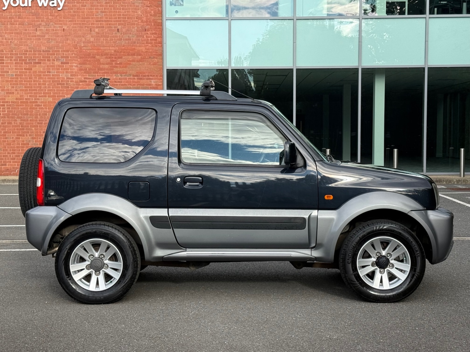Suzuki Jimny 1.3 SZ4 SUV 3dr Petrol Automatic (181 g/km, 83 bhp) — photo 6 of 46