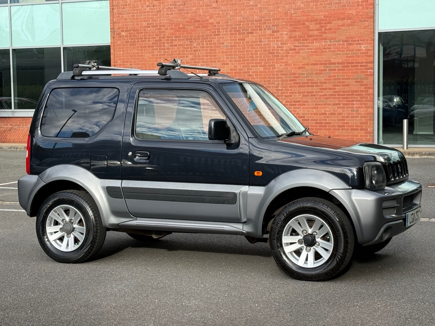 Suzuki Jimny 1.3 SZ4 SUV 3dr Petrol Automatic (181 g/km, 83 bhp) — photo 7 of 46