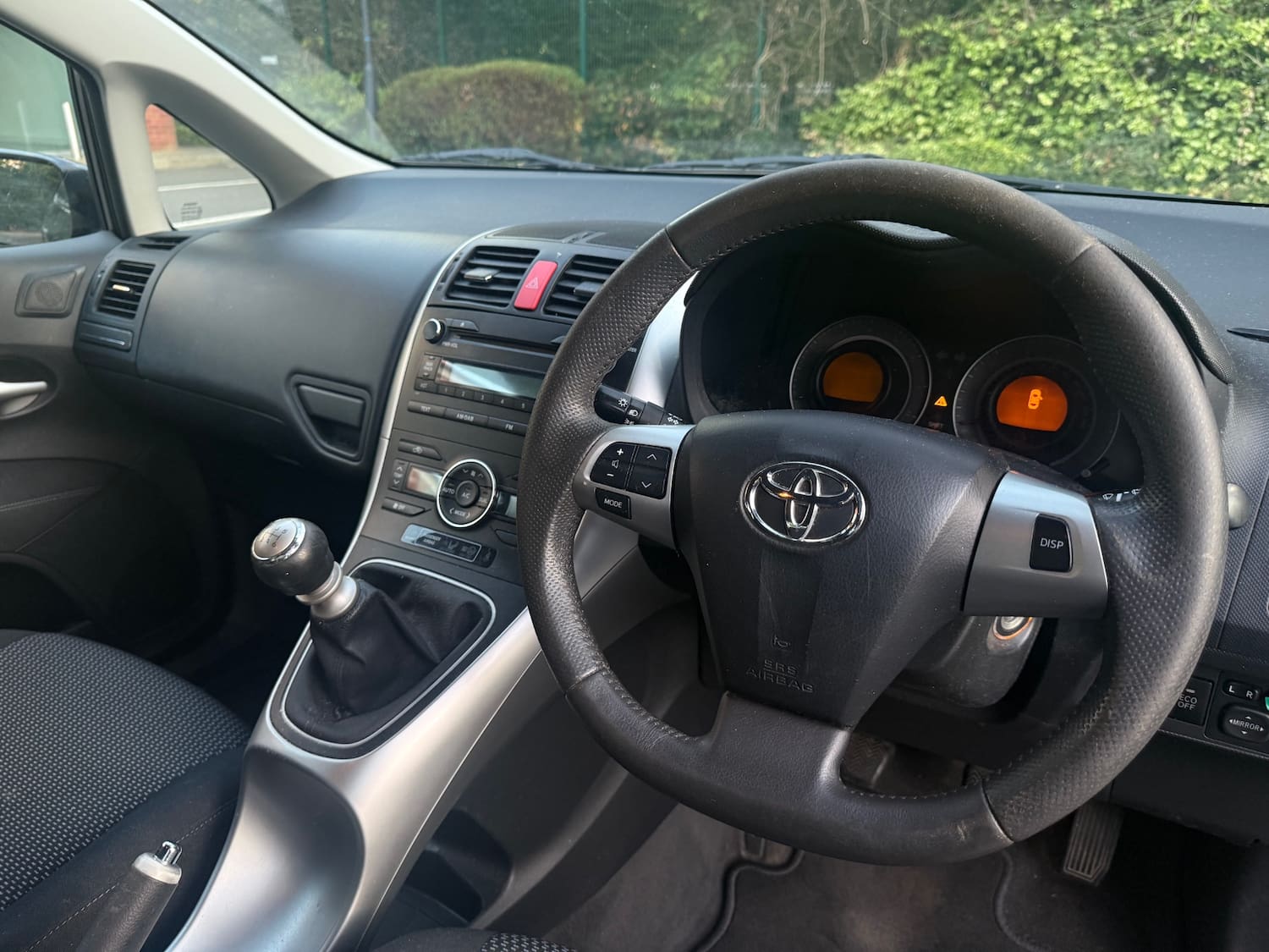 Toyota Auris 1.33 Dual VVT-i TR Hatchback 5dr Petrol Manual Euro 4 (s/s) (101 ps) — photo 21 of 33