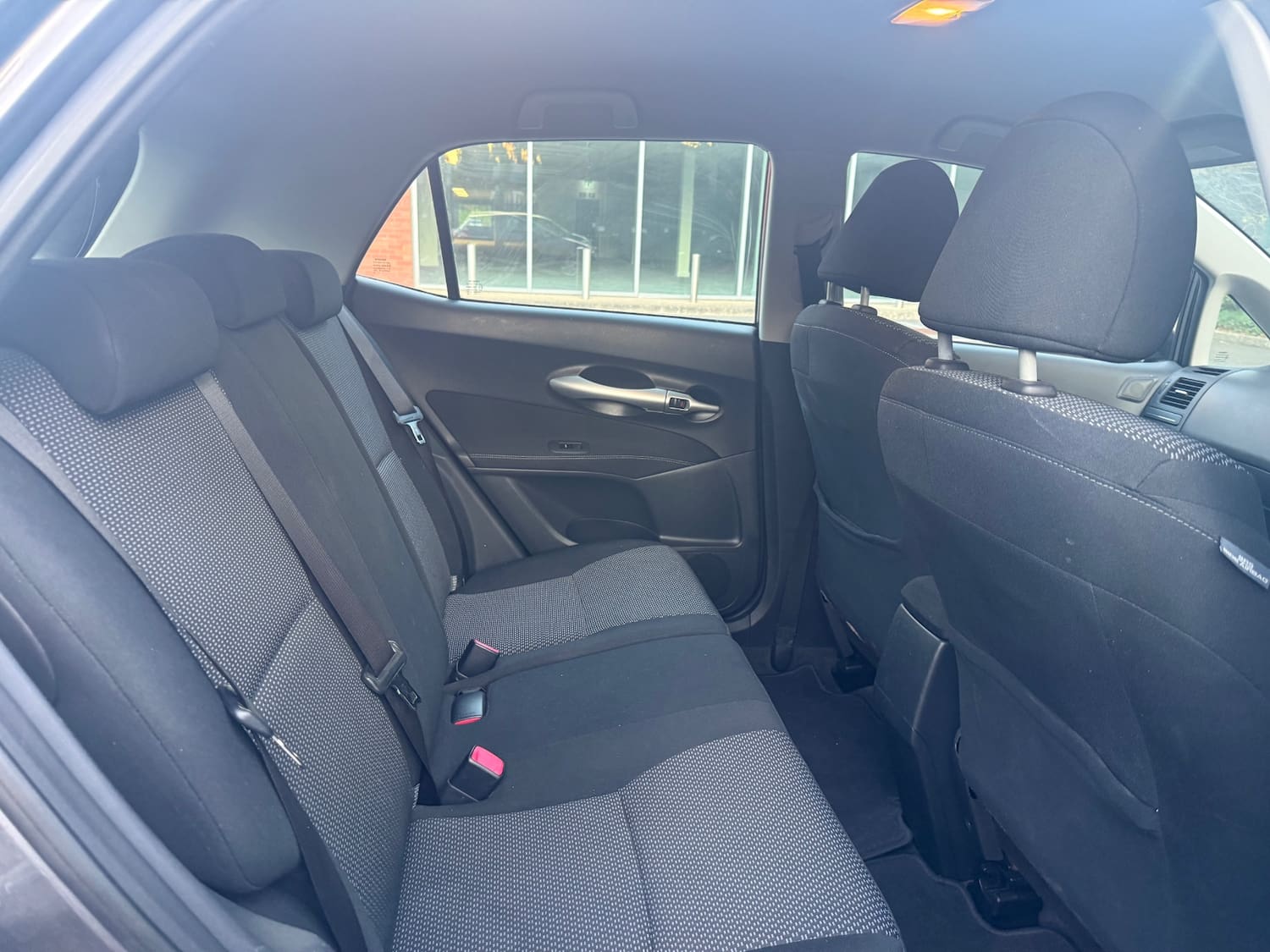 Toyota Auris 1.33 Dual VVT-i TR Hatchback 5dr Petrol Manual Euro 4 (s/s) (101 ps) — photo 25 of 33