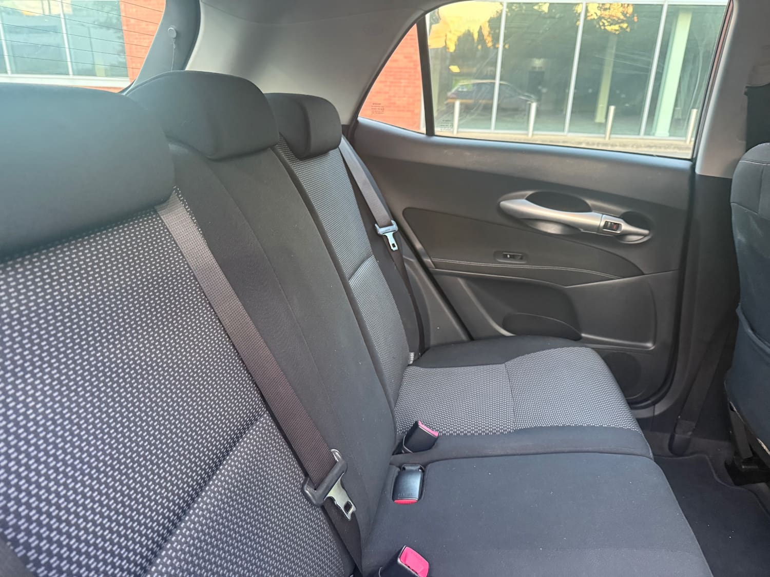 Toyota Auris 1.33 Dual VVT-i TR Hatchback 5dr Petrol Manual Euro 4 (s/s) (101 ps) — photo 26 of 33