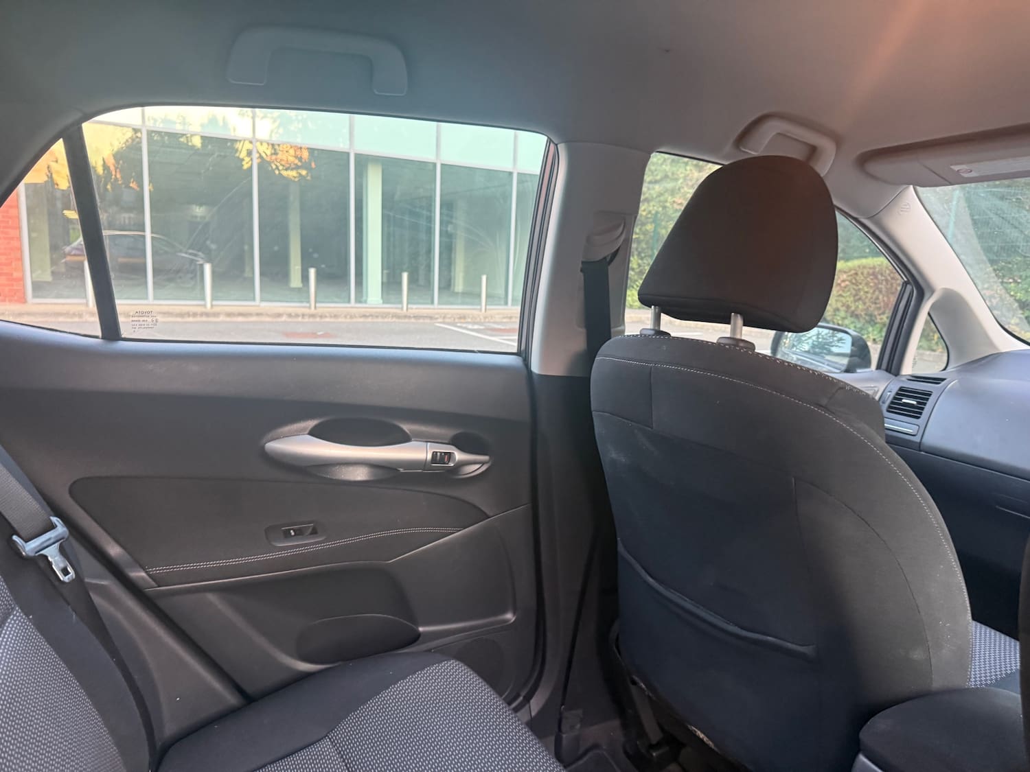 Toyota Auris 1.33 Dual VVT-i TR Hatchback 5dr Petrol Manual Euro 4 (s/s) (101 ps) — photo 28 of 33