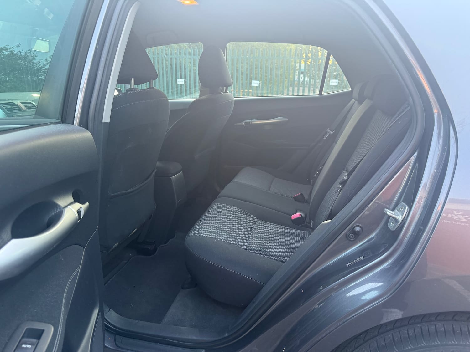 Toyota Auris 1.33 Dual VVT-i TR Hatchback 5dr Petrol Manual Euro 4 (s/s) (101 ps) — photo 30 of 33