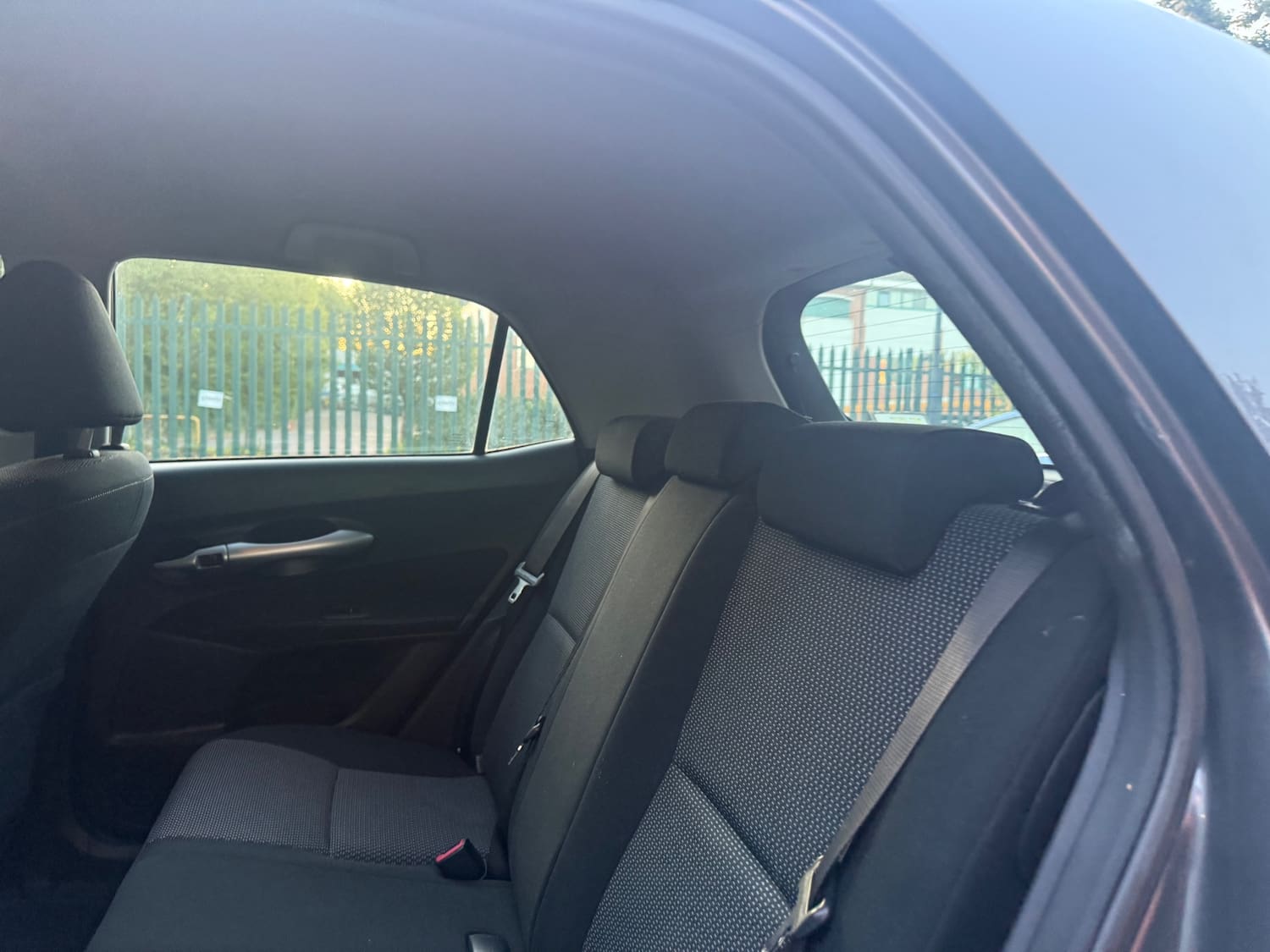 Toyota Auris 1.33 Dual VVT-i TR Hatchback 5dr Petrol Manual Euro 4 (s/s) (101 ps) — photo 32 of 33