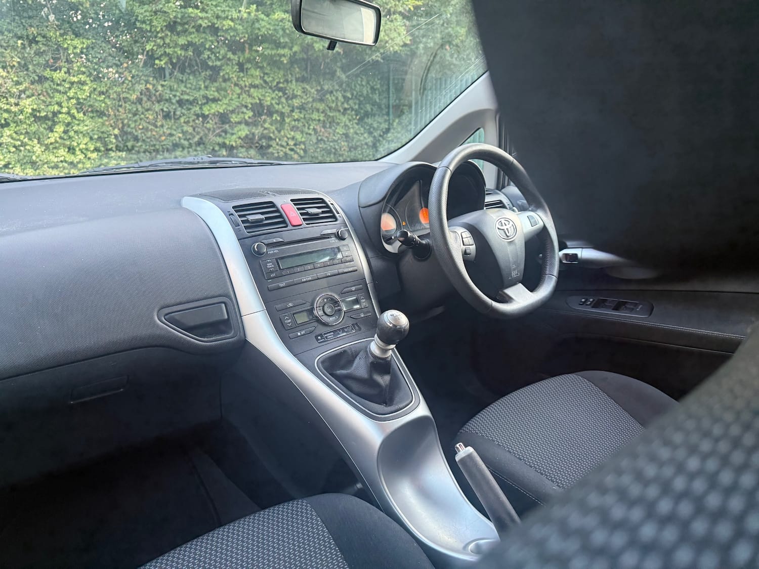 Toyota Auris 1.33 Dual VVT-i TR Hatchback 5dr Petrol Manual Euro 4 (s/s) (101 ps) — photo 33 of 33
