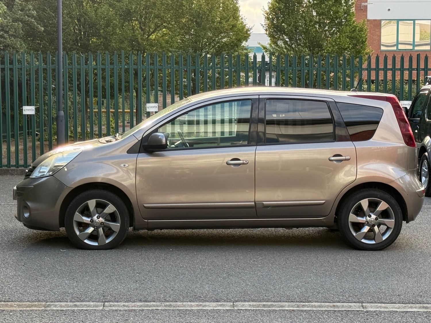 Nissan Note 1.4 16V n-tec Hatchback 5dr Petrol Manual Euro 5 (88 ps) — photo 13 of 40