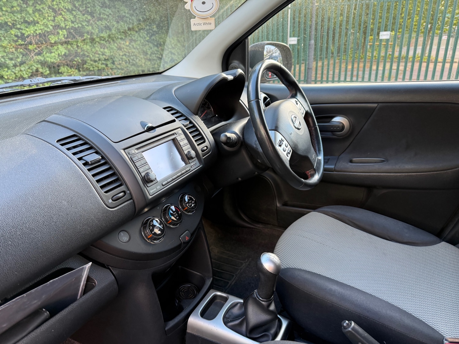 Nissan Note 1.4 16V n-tec Hatchback 5dr Petrol Manual Euro 5 (88 ps) — photo 17 of 40