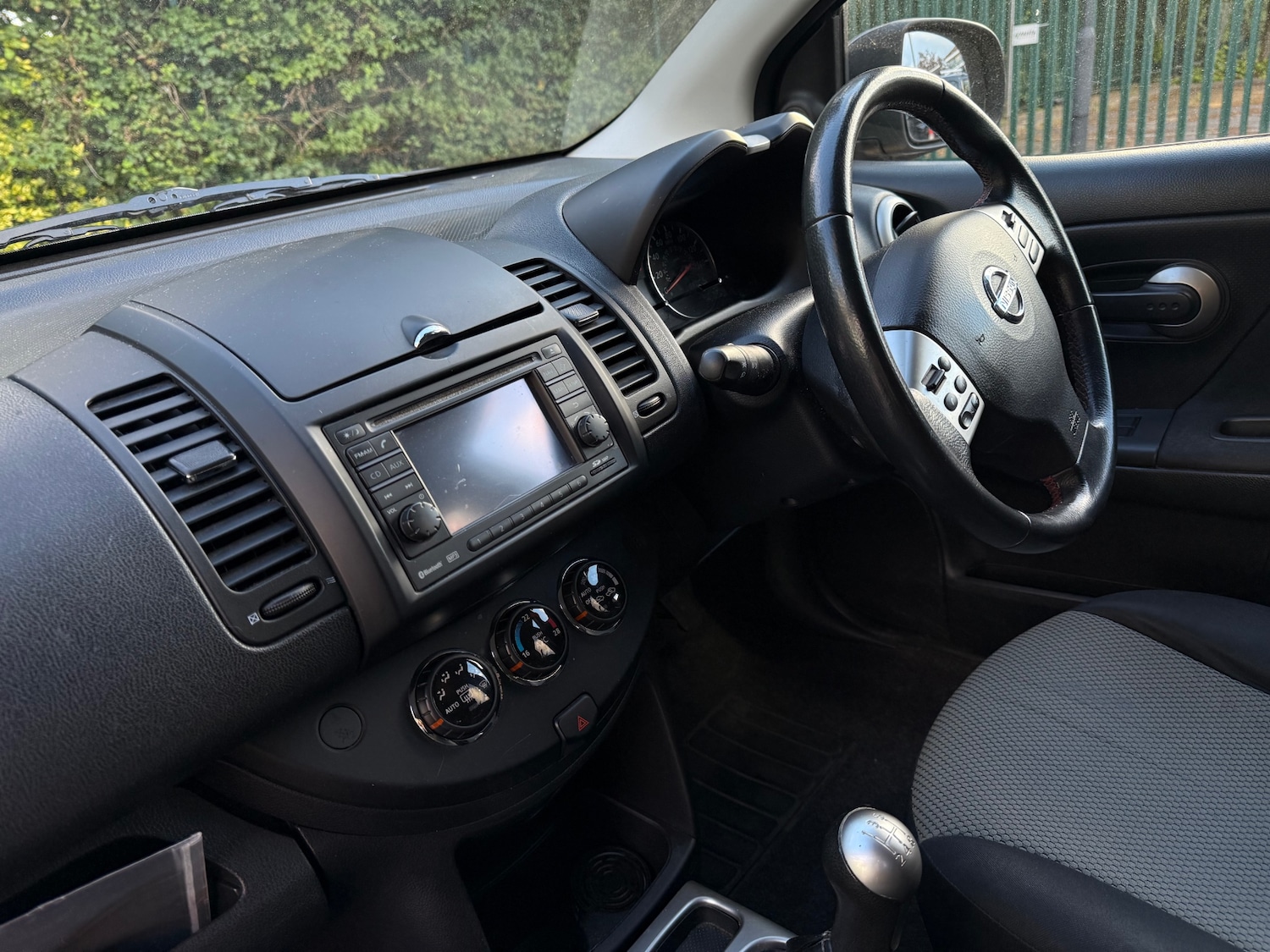 Nissan Note 1.4 16V n-tec Hatchback 5dr Petrol Manual Euro 5 (88 ps) — photo 19 of 40