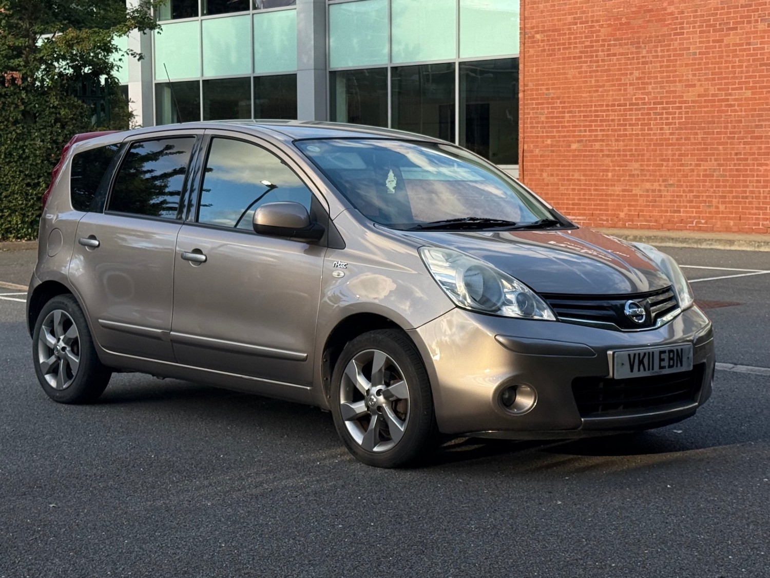 Nissan Note 1.4 16V n-tec Hatchback 5dr Petrol Manual Euro 5 (88 ps) — photo 2 of 40