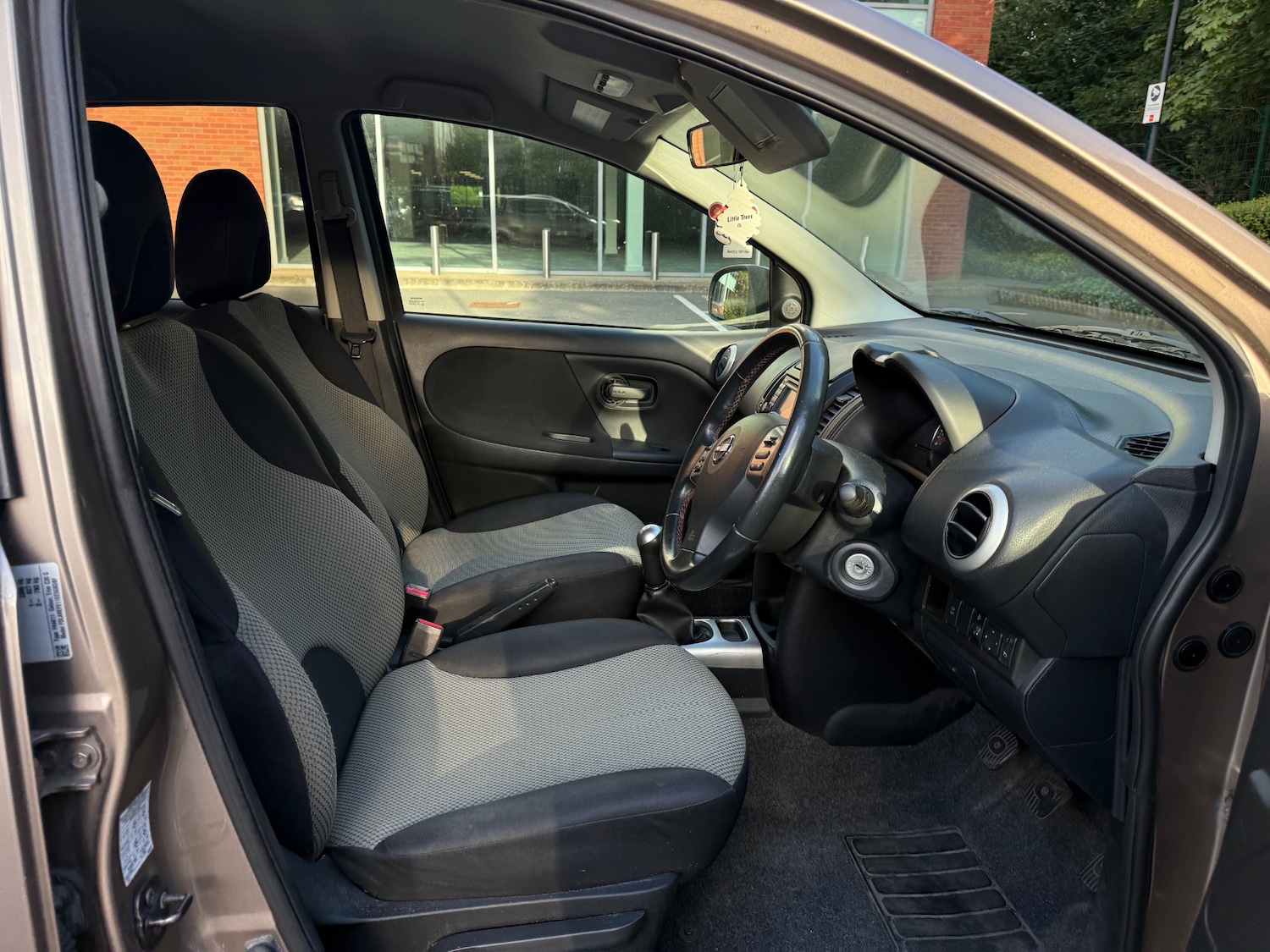 Nissan Note 1.4 16V n-tec Hatchback 5dr Petrol Manual Euro 5 (88 ps) — photo 23 of 40