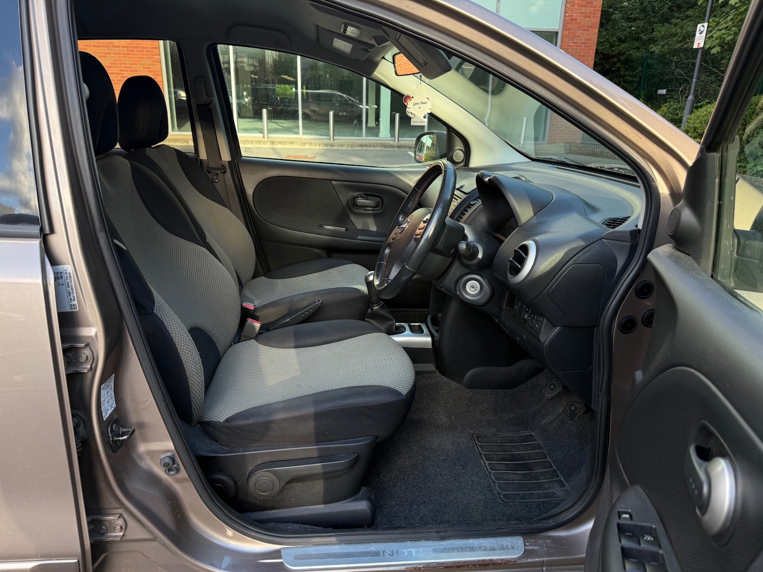 Nissan Note 1.4 16V n-tec Hatchback 5dr Petrol Manual Euro 5 (88 ps) — photo 24 of 40